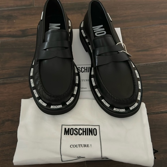 New authentic moschino couture shoes
